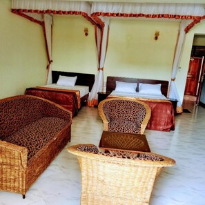 Soundproofing, bed sheets - CaliTwapa Hotel & Restaurant (Mtwapa)