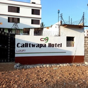 Exterior - CaliTwapa Hotel & Restaurant (Mtwapa)