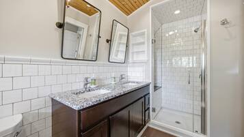 Bathtub, jetted tub, hair dryer, towels