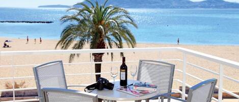 1 bedroom, travel cot, free WiFi, bed sheets