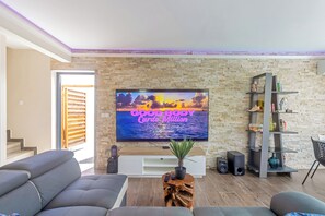 Smart TV, books