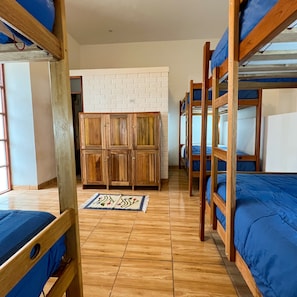 BED IN A SIX BED SHARED DORM | 2 Schlafzimmer, WLAN, Bettwäsche