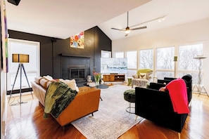 TV, fireplace