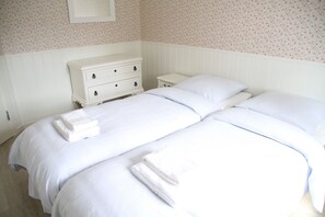 Chambre classique double ou avec lits jumeaux, 2 lits jumeaux | Accès au Wi-Fi (inclus), literie fournie