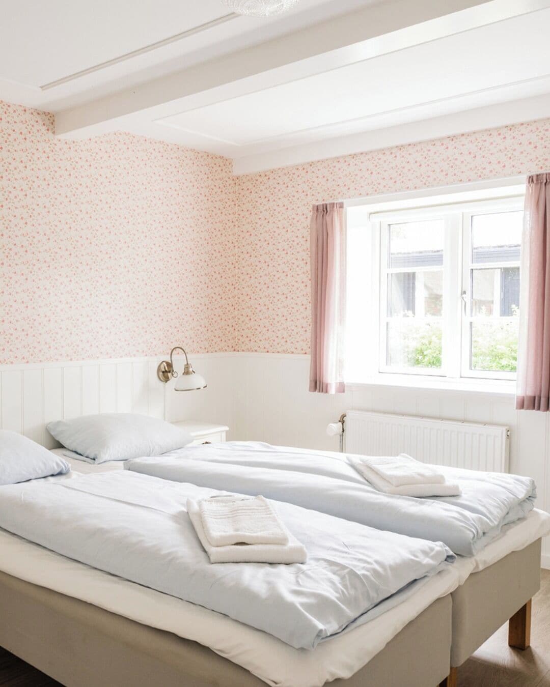 Classic Double or Twin Room, 2 Single Beds | Free WiFi, bed sheets