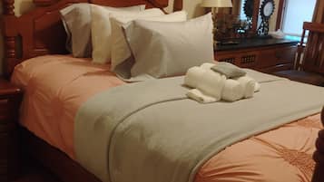 2 bedrooms, desk, iron/ironing board, travel crib