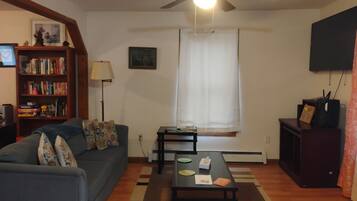 Smart TV, books, stereo