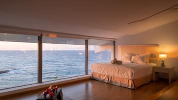 Egyptian cotton sheets, premium bedding, pillow-top beds, in-room safe