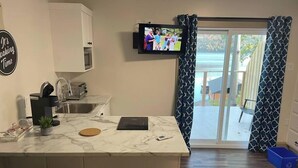 Coffee/tea maker, fridge, stovetop, toaster - Bliss by da Bay Deluxe suite 5 (King's Point)