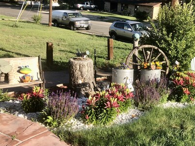 BEAUTIFUL CENTRAL AREA - CLOSE TO ALL ATTRACTIONS COLORADO SPRINGS HAS TO OFFER!
