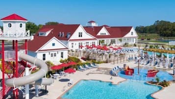 Een binnenzwembad, een verwarmd zwembad