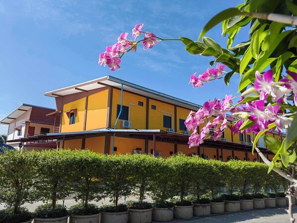 Front of property - PUENG LUANG RESORT. (Bang Phae)