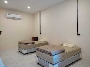 Comfort Double or Twin Room, 2 Twin Beds, Non Smoking | Desk - PUENG LUANG RESORT. (Bang Phae)
