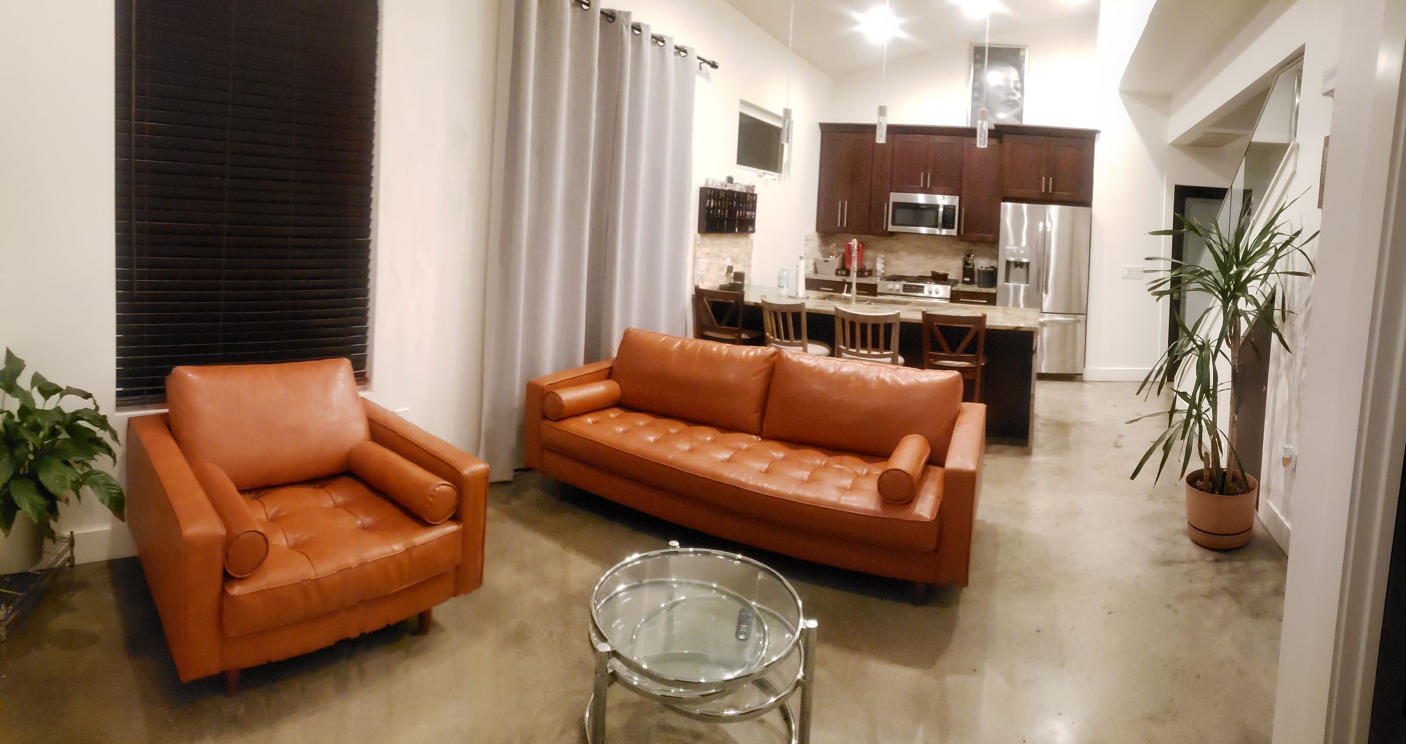 Central Austin Private Modern 1BR 1.5BA Home w/Balcony, Full kitchen, W/D, WiFi