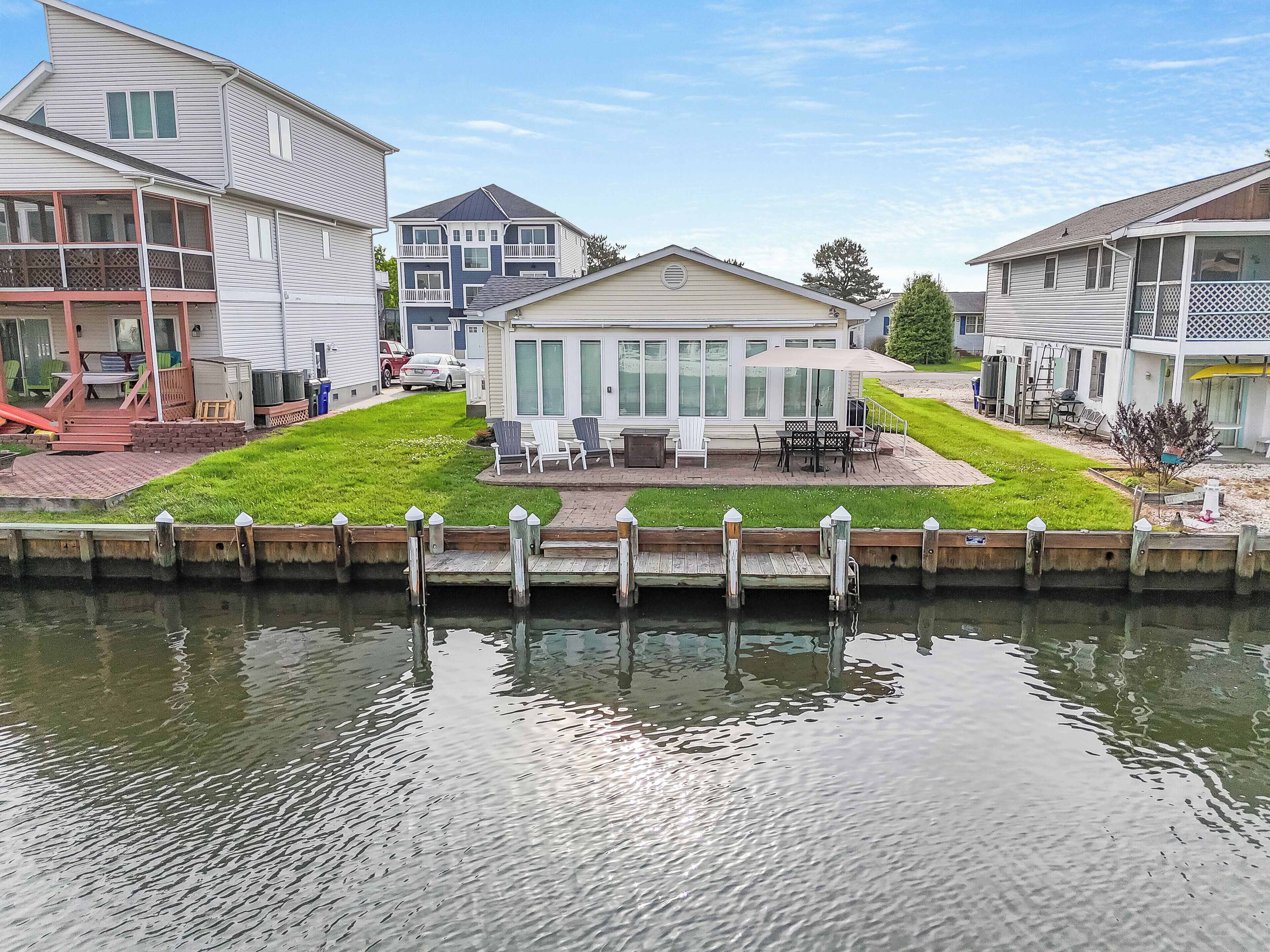 Cozy Canal Front 3BR Home w/ Boat slip-Fenwick