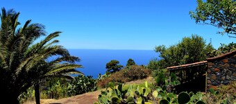 Stone house in Villa de Garafía with panoramic views