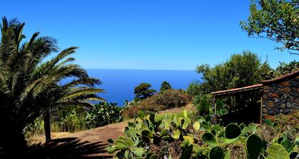 Stone house in Villa de Garafía with panoramic views