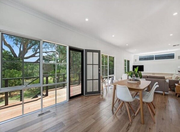 Interior - Relaxed Sorrento Coastal Living (Sorrento)