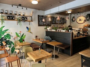 Tägliches kontinentales Frühstück gegen Gebühr