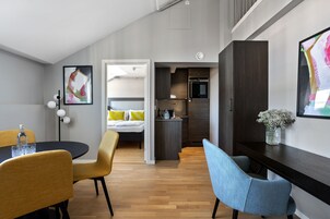 Dúplex | Zona de estar | Smart TV de 43 pulgadas con canales por cable