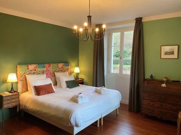 Economy Room, Mountain View