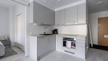 Premium-huoneisto | Yksityinen keittiö | Jääkaappi, mikroaaltouuni, uuni, liesi