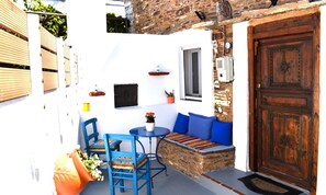 Outdoor dining - Holiday Home 'Mannas House' with Sea View, Wi-Fi and Air Conditioning (Rhodes)
