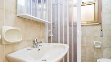 Douche, serviettes fournies