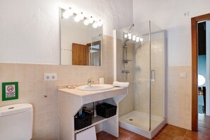 Bruser, hårtørrer, håndklæder