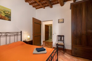 8 bedrooms, free WiFi, bed sheets