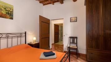 8 bedrooms, free WiFi, bed sheets