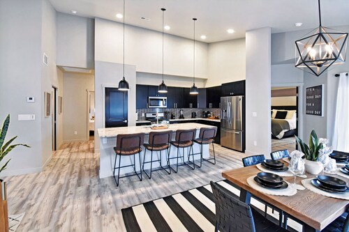 Modern Home | Yard w/ Hot Tub + Fire Pit | Office