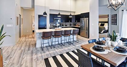 Modern Home | Yard w/ Hot Tub + Fire Pit | Office