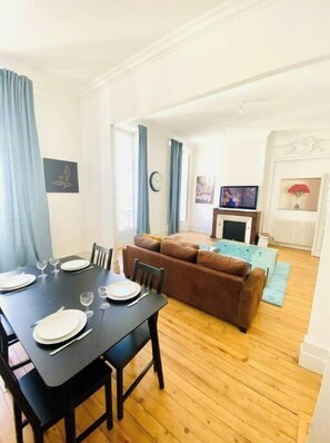 تناول الطعام