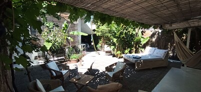 Single cottage with 6 beds and garden (CIN: IT046033C2FHIIU2HV)