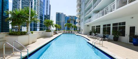 2 outdoor pools, free pool cabanas, pool umbrellas