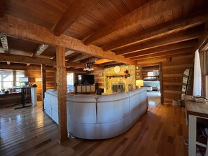 Interior - Unique Log Cabin Masters Week '23 - Sleeps 6 - 2300s.f. on 3+ acres (Grovetown)