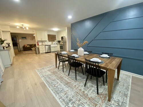 Beach Bungalow King Bed 1 Floor Living