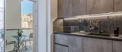 Fridge, microwave, oven, stovetop