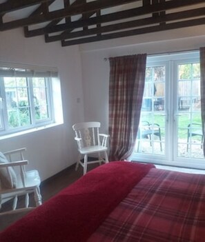 2 bedrooms, memory foam beds, iron/ironing board, free WiFi