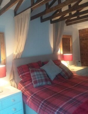 2 bedrooms, memory foam beds, iron/ironing board, free WiFi