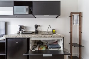 Estudio Deluxe | Cocina privada | Cafetera de espresso y utensilios de cocina