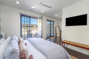 3 bedrooms, iron/ironing board, free WiFi, bed sheets