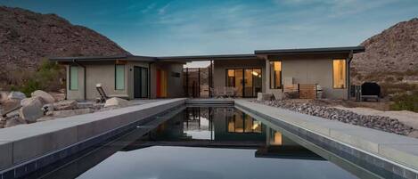 Piscine à débordement, couloir de nage