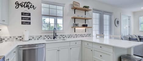 Coffee/tea maker, fridge, microwave, oven