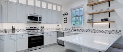 Coffee/tea maker, fridge, microwave, oven