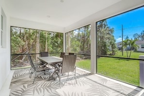 Dining - Trendy Naples Retreat: Modern Vacation Home (Naples)