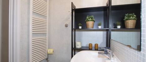 Ensemble douche/baignoire, bidet
