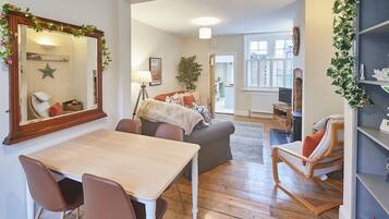 TV, fireplace, DVD player