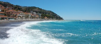 Apartment in semi-detached house, quiet location, sea view